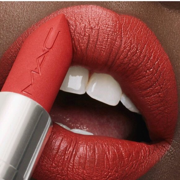 MAC CHILI MATTE LIPSTICK - Picture 2 of 5